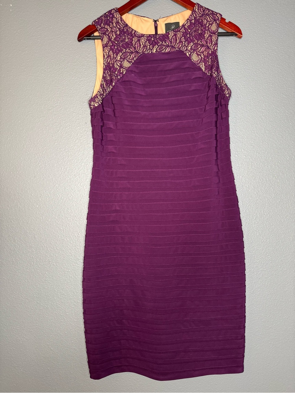 Adrianna Papell Size 8 Purple Lace Sheath Cocktail Wedding Guest Dress